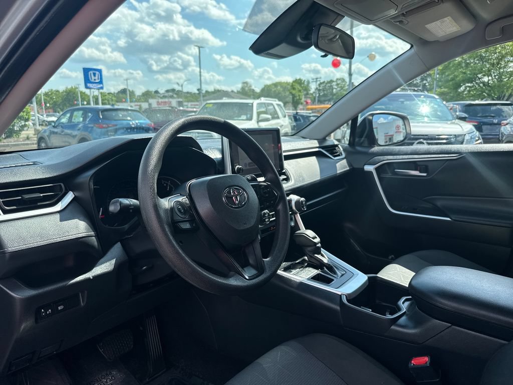Used 2025 Toyota RAV4 XLE AWD/4WD image 13