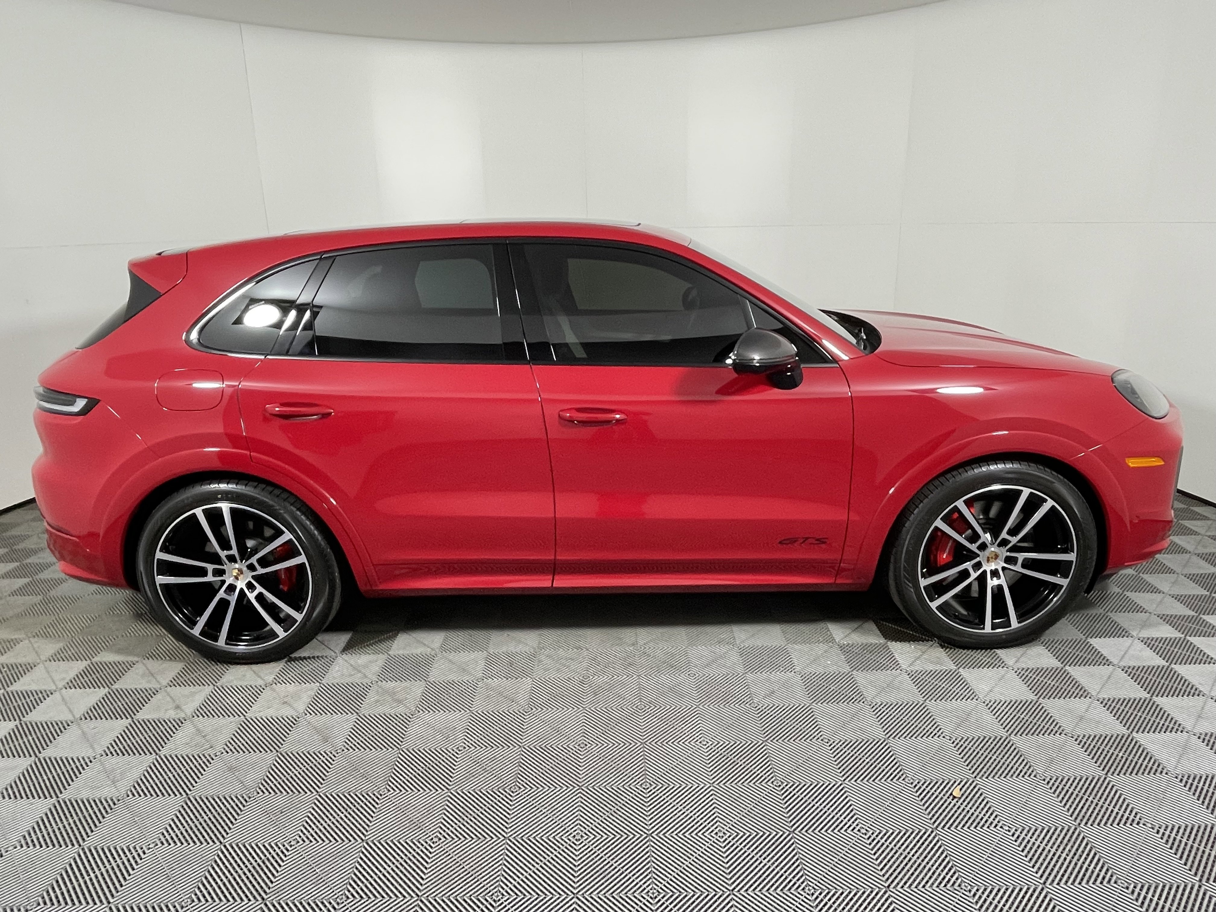 Used 2025 Porsche Cayenne GTS image 8