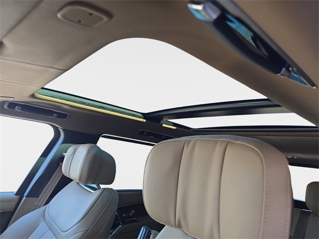 New 2026 Land Rover Range Rover Long Wheelbase Autobiography image 17