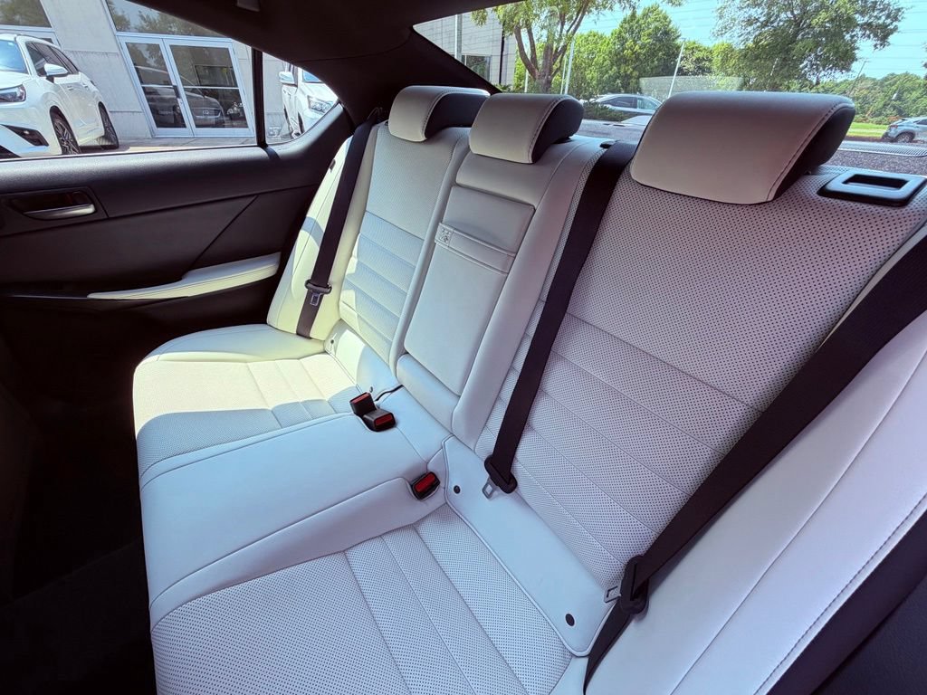 Certified 2022 Lexus IS 350 F Sport RWD image 17