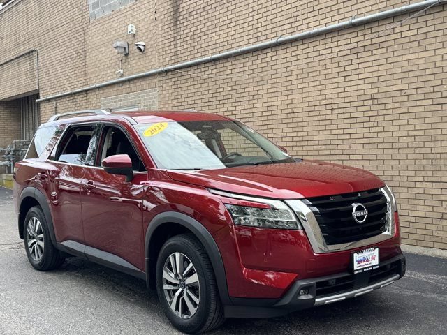 Used 2024 Nissan Pathfinder SL AWD/4WD image 3