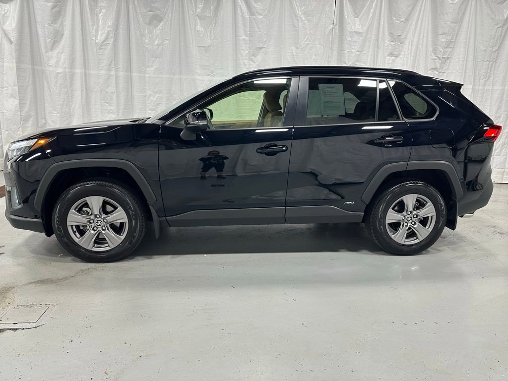 Used 2025 Toyota RAV4 XLE image 4