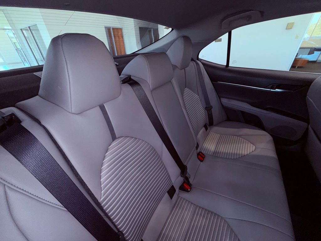 Used 2022 Toyota Camry SE image 10