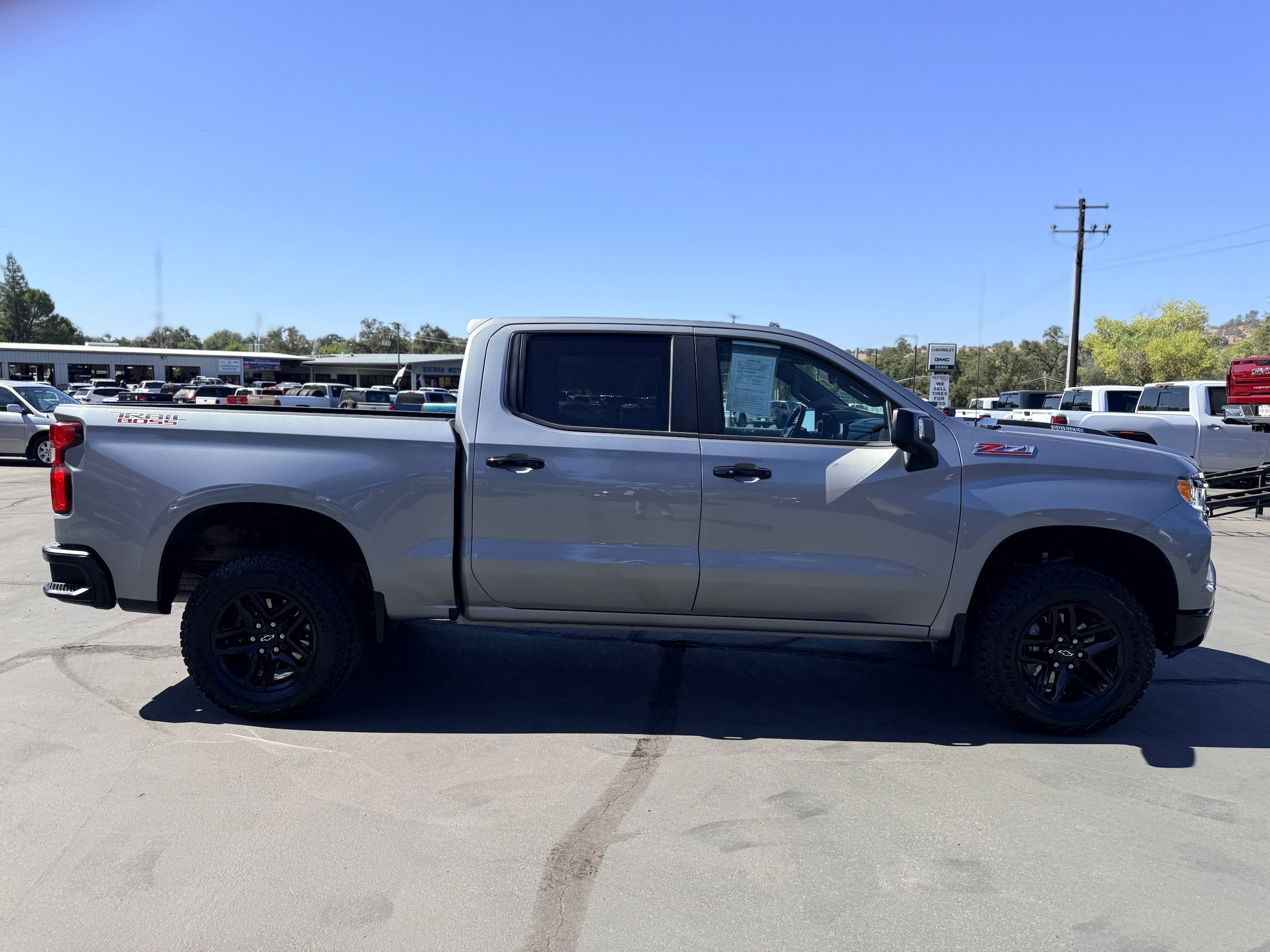 Used 2023 Chevrolet Silverado 1500 LT Trail Boss w/ LT Trail Boss Premium Package AWD/4WD image 5