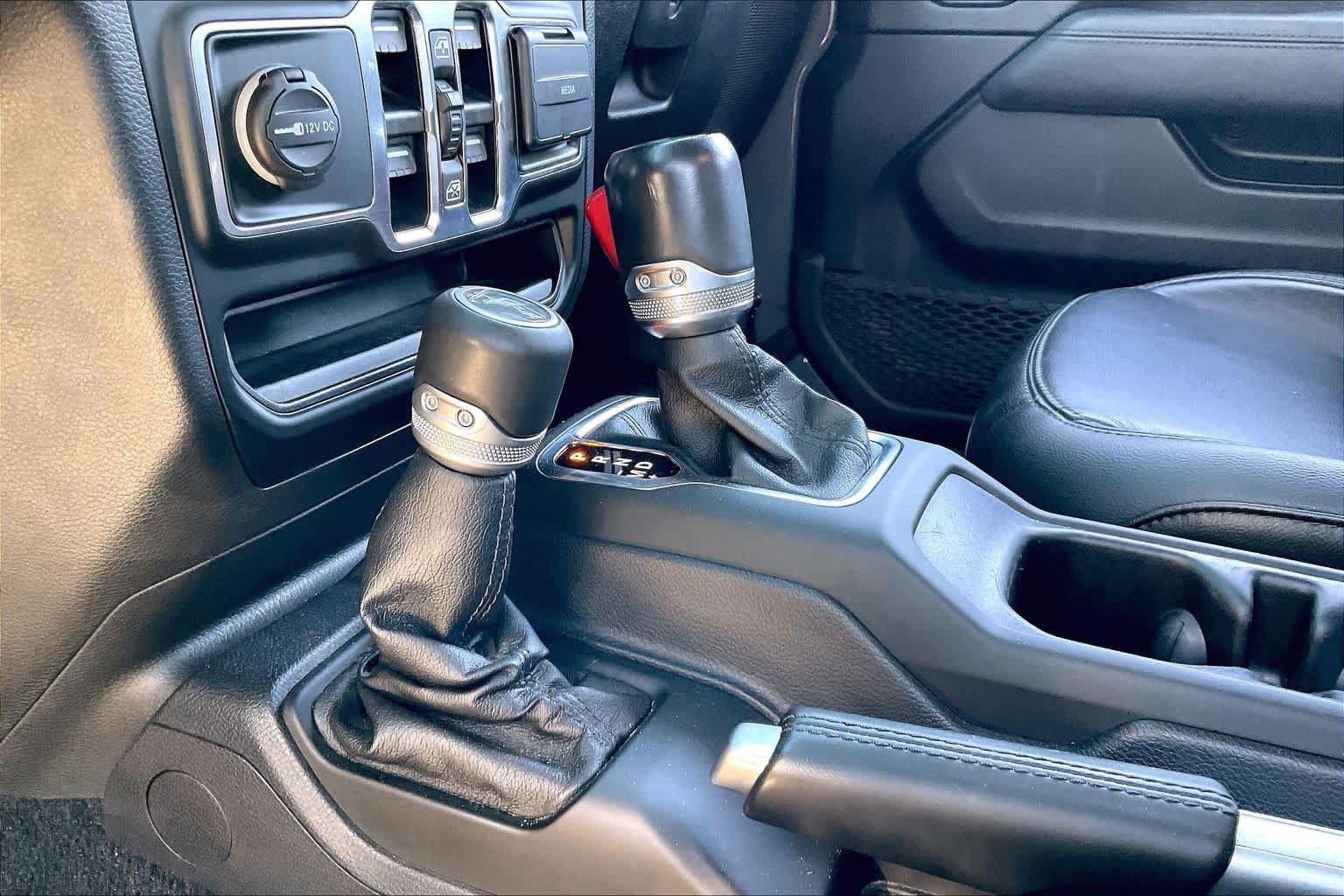 Used 2020 Jeep Wrangler Unlimited Sahara AWD/4WD image 16