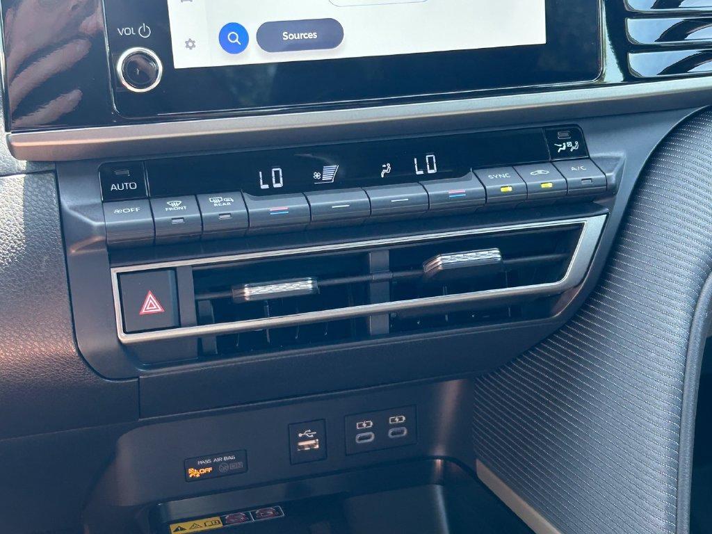 Used 2026 Toyota Camry SE w/ Convenience Package FWD image 30