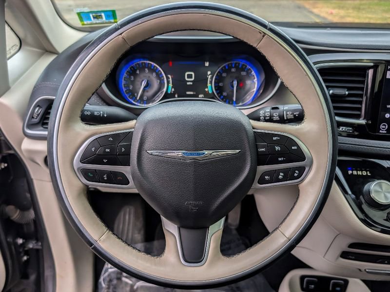 Used 2018 Chrysler Pacifica Limited w/ Advanced Safetytec Group image 19