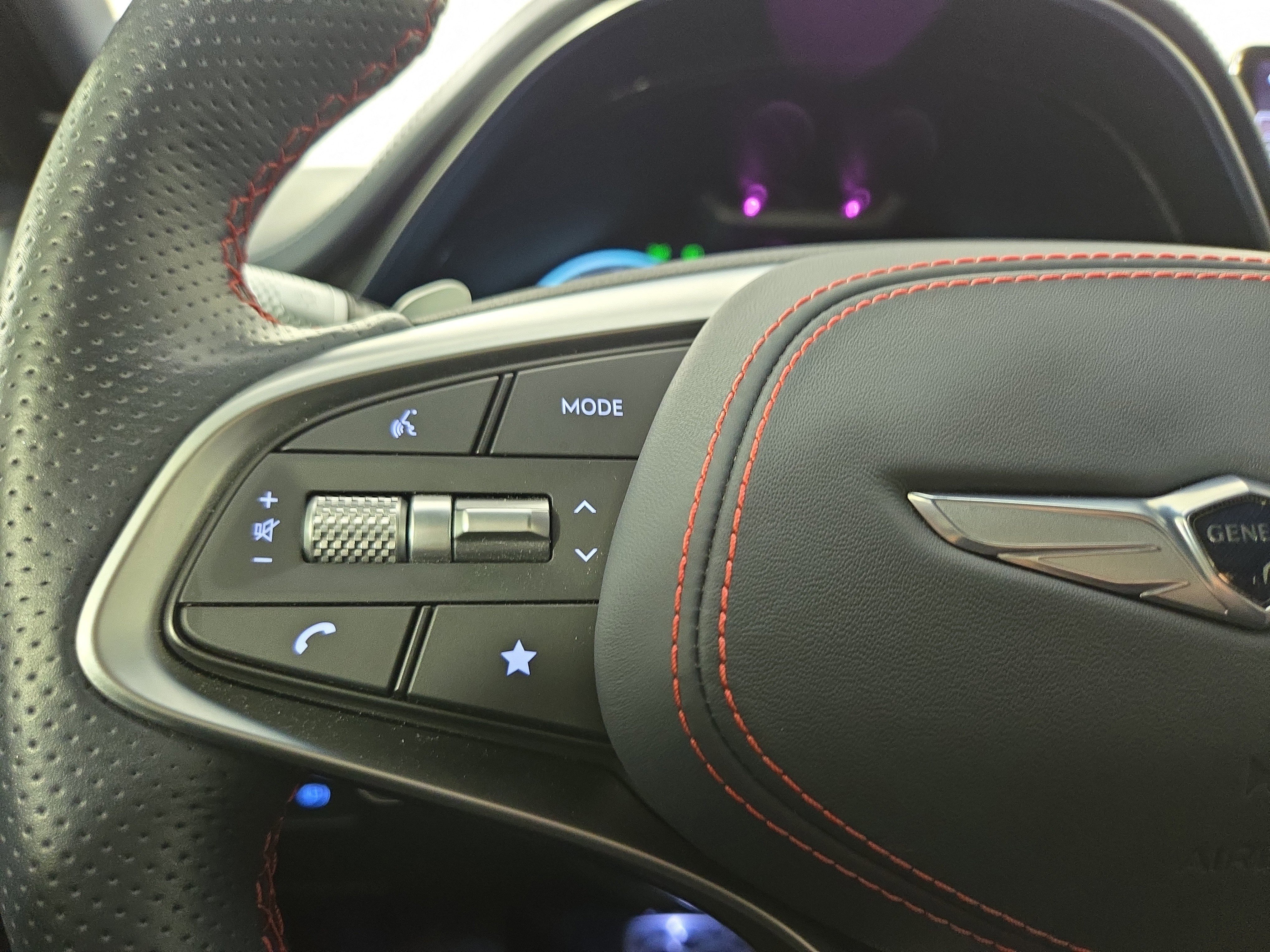 Used 2024 Genesis GV70 2.5T w/ Sport Prestige Package image 15