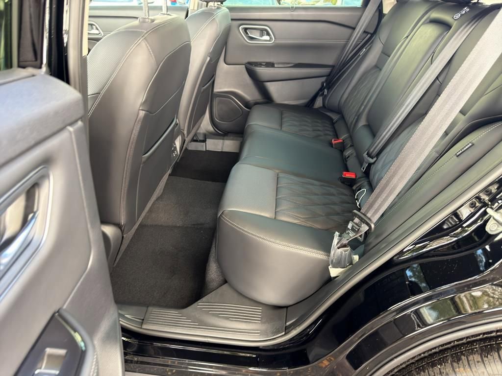 New 2026 Nissan Rogue Platinum image 31