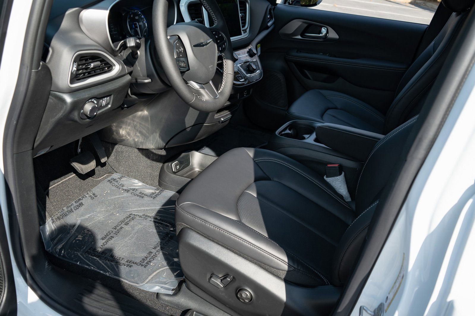 New 2026 Chrysler Voyager LX image 17