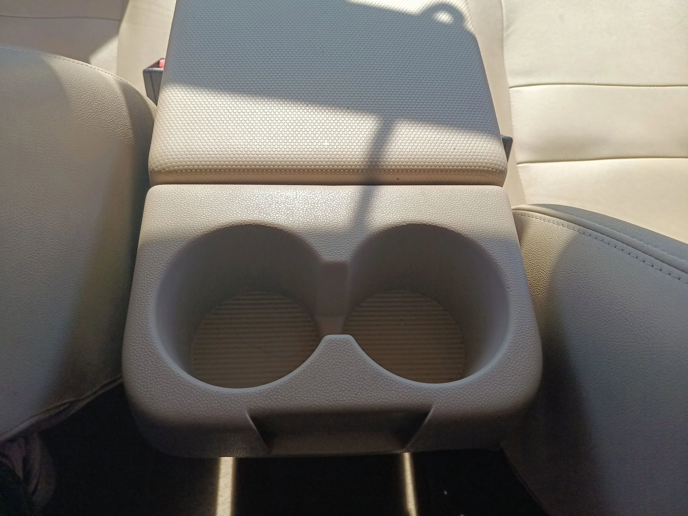 Used 2010 Ford Escape Limited image 24