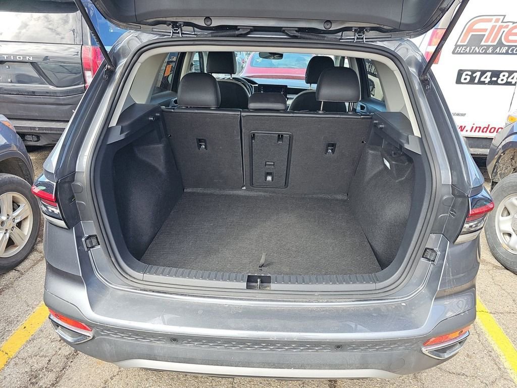 Used 2025 Volkswagen Taos SE image 6