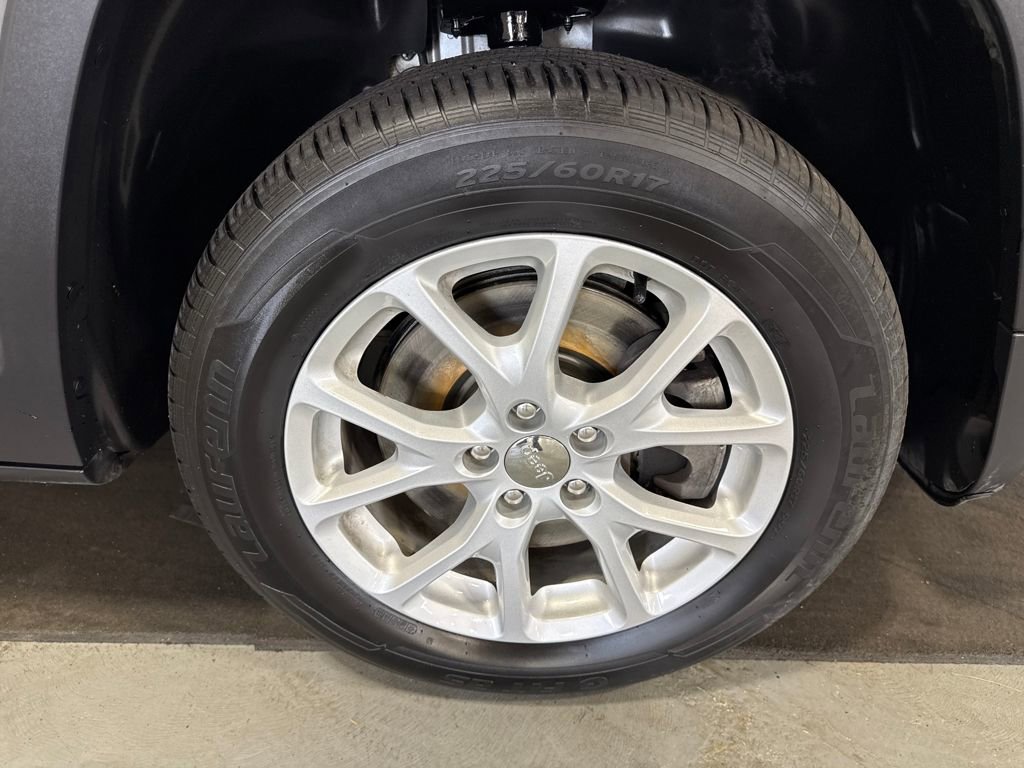 Used 2018 Jeep Cherokee Latitude Plus w/ Cold Weather Group image 9