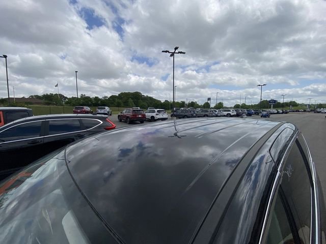 Used 2023 Chrysler Pacifica Touring-L FWD image 3