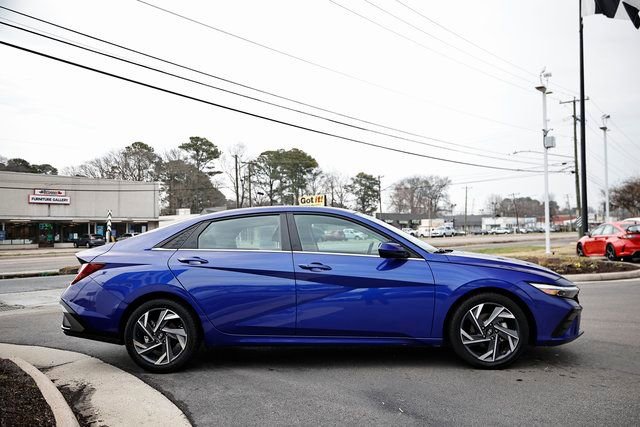 Used 2025 Hyundai Elantra SEL image 11