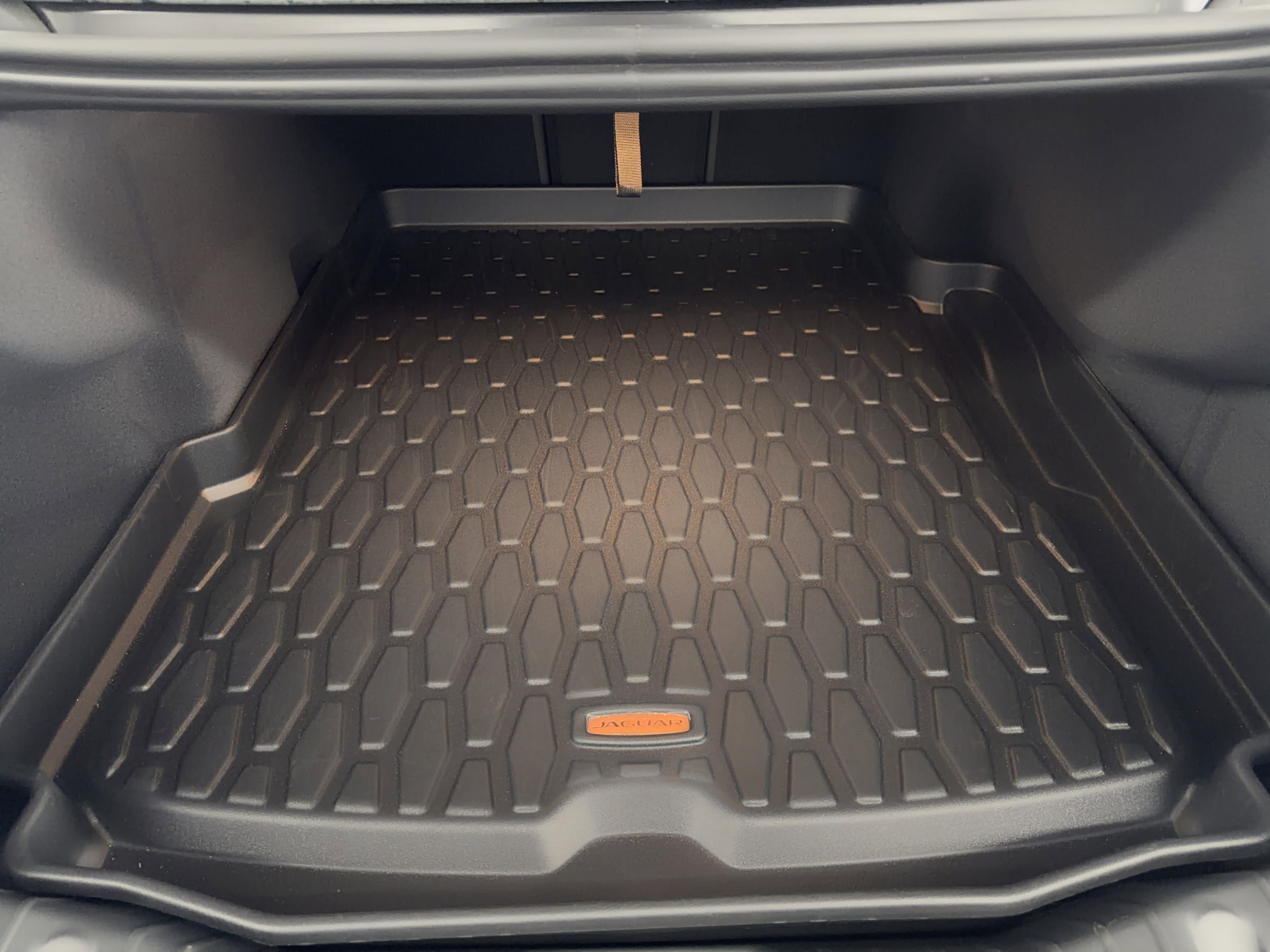 Used 2022 Jaguar XF R-Dynamic SE image 13