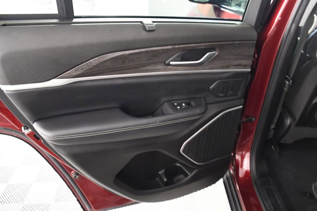 Used 2022 Jeep Grand Cherokee Limited 4xe w/ Luxury Tech Group II image 25