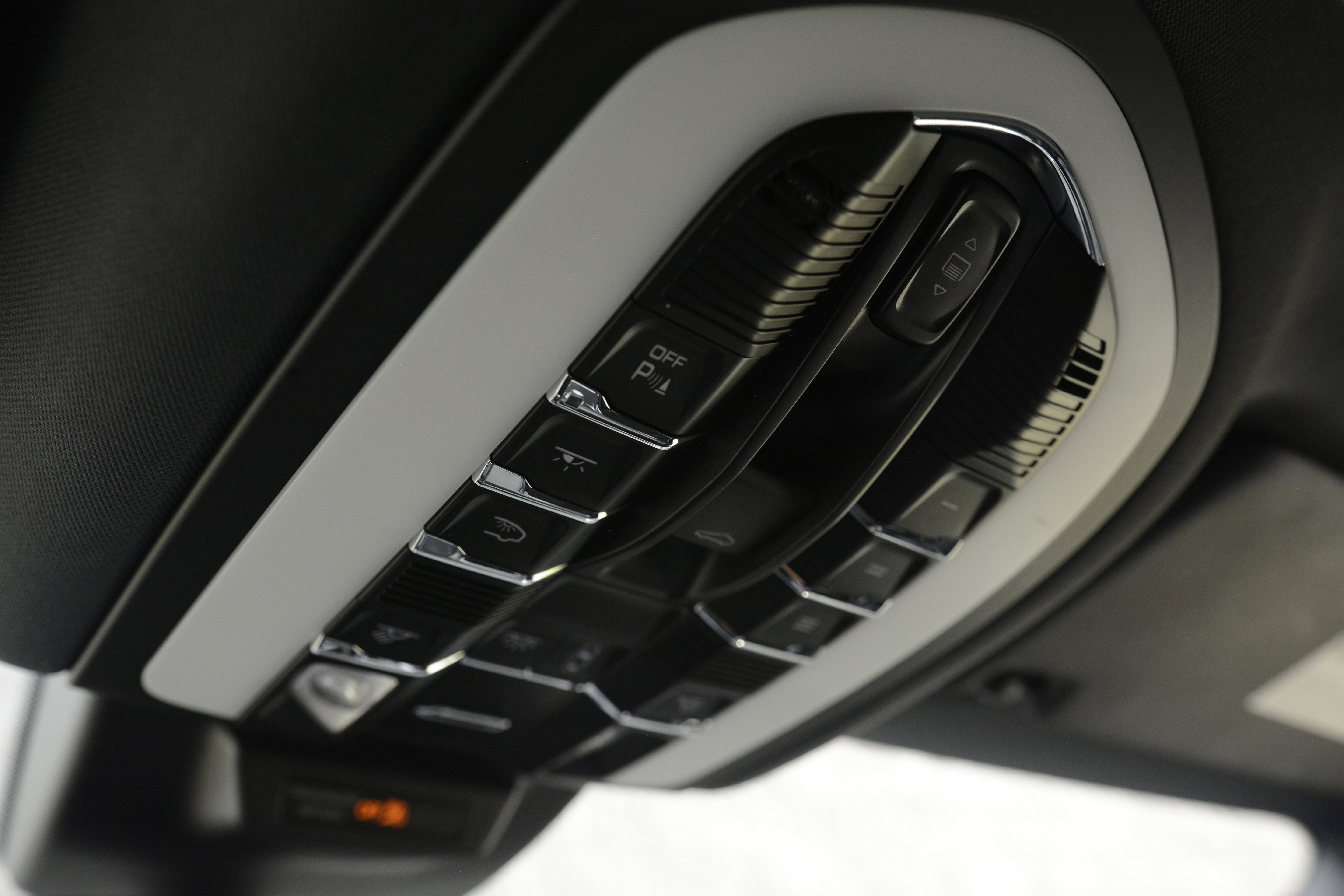 Certified 2022 Porsche Macan S AWD/4WD image 21