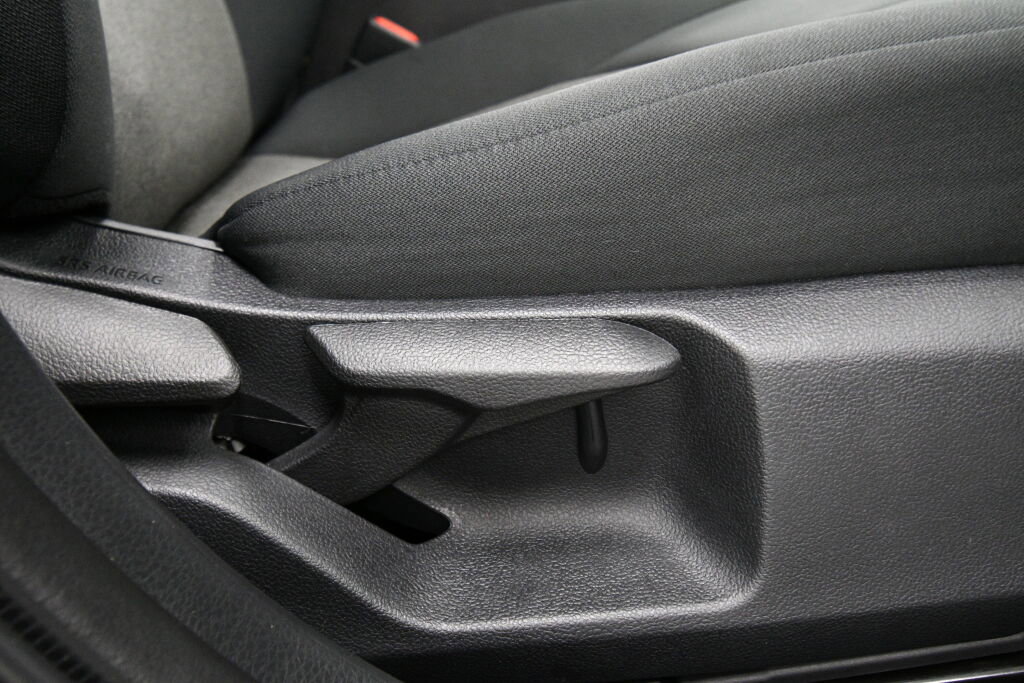 Used 2022 Toyota Camry LE image 24