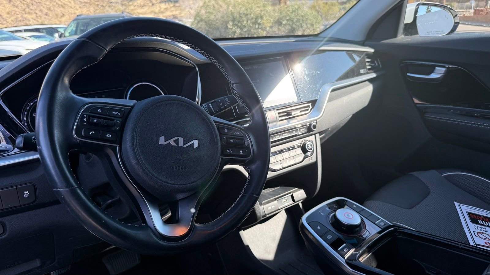 Used 2022 Kia Niro EX FWD image 3