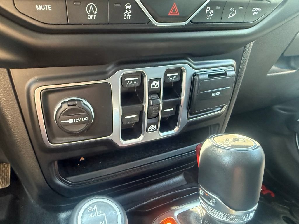 Certified 2019 Jeep Wrangler Unlimited Sahara AWD/4WD image 27