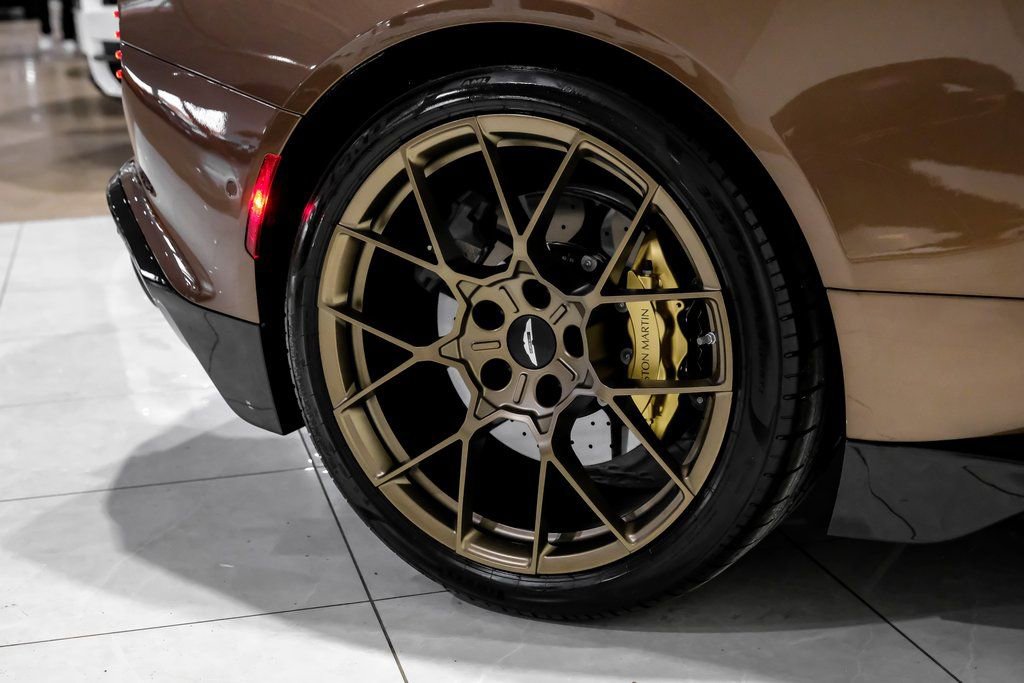 Used 2025 Aston Martin Vanquish RWD image 43