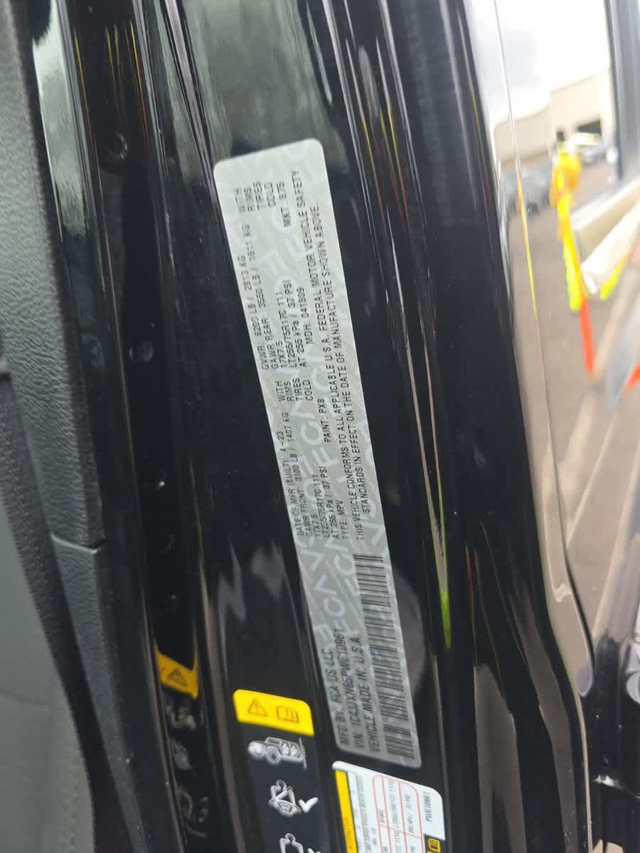 Used 2023 Jeep Wrangler Unlimited w/ Sun & Screen Package image 40