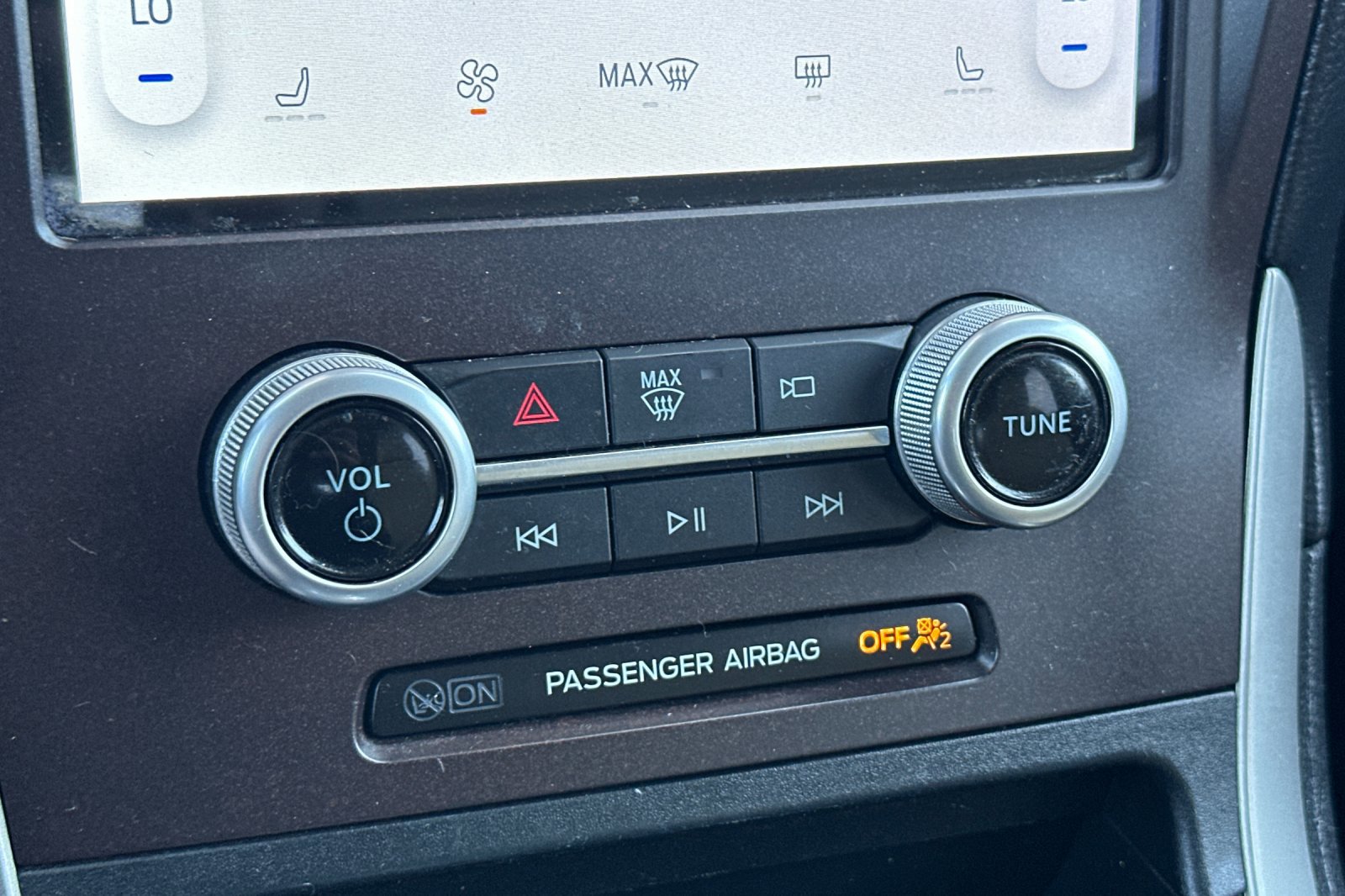 Used 2021 Ford Edge SEL w/ Cargo Accessory Package image 21
