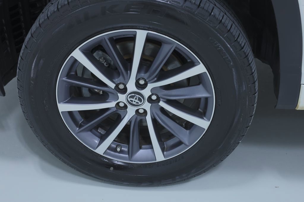 Used 2017 Toyota Highlander XLE image 12