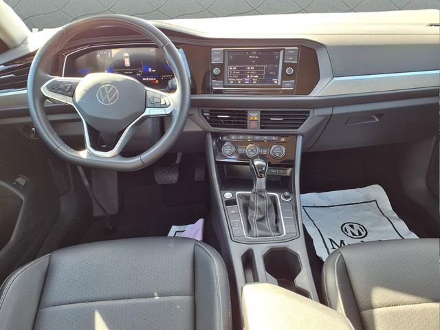 Used 2024 Volkswagen Jetta SE FWD image 12