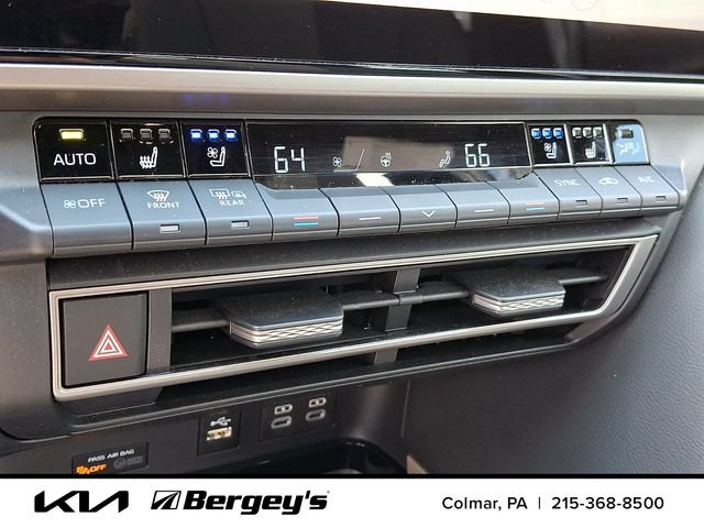 Used 2025 Toyota Camry XSE w/ Premium Plus Package AWD/4WD image 18