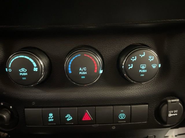 Used 2015 Jeep Wrangler Unlimited Sahara w/ Connectivity Group image 19