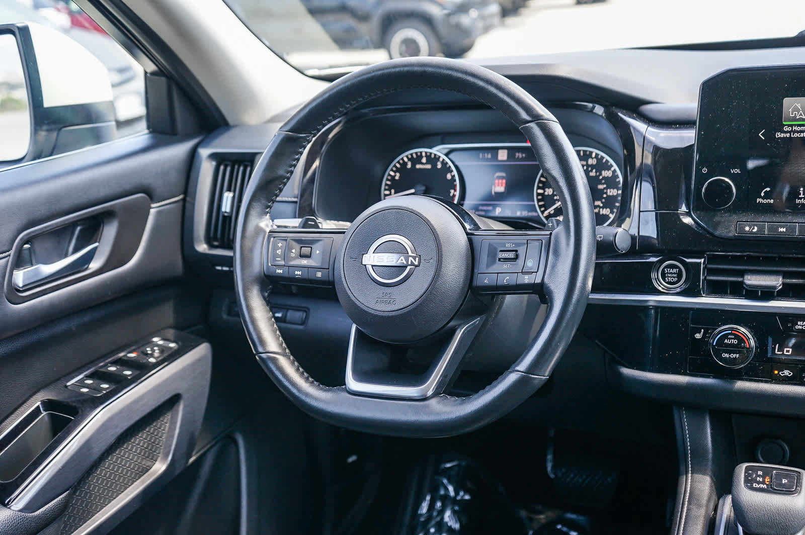 Used 2023 Nissan Pathfinder SL w/ Lighting Package (N92) FWD image 14