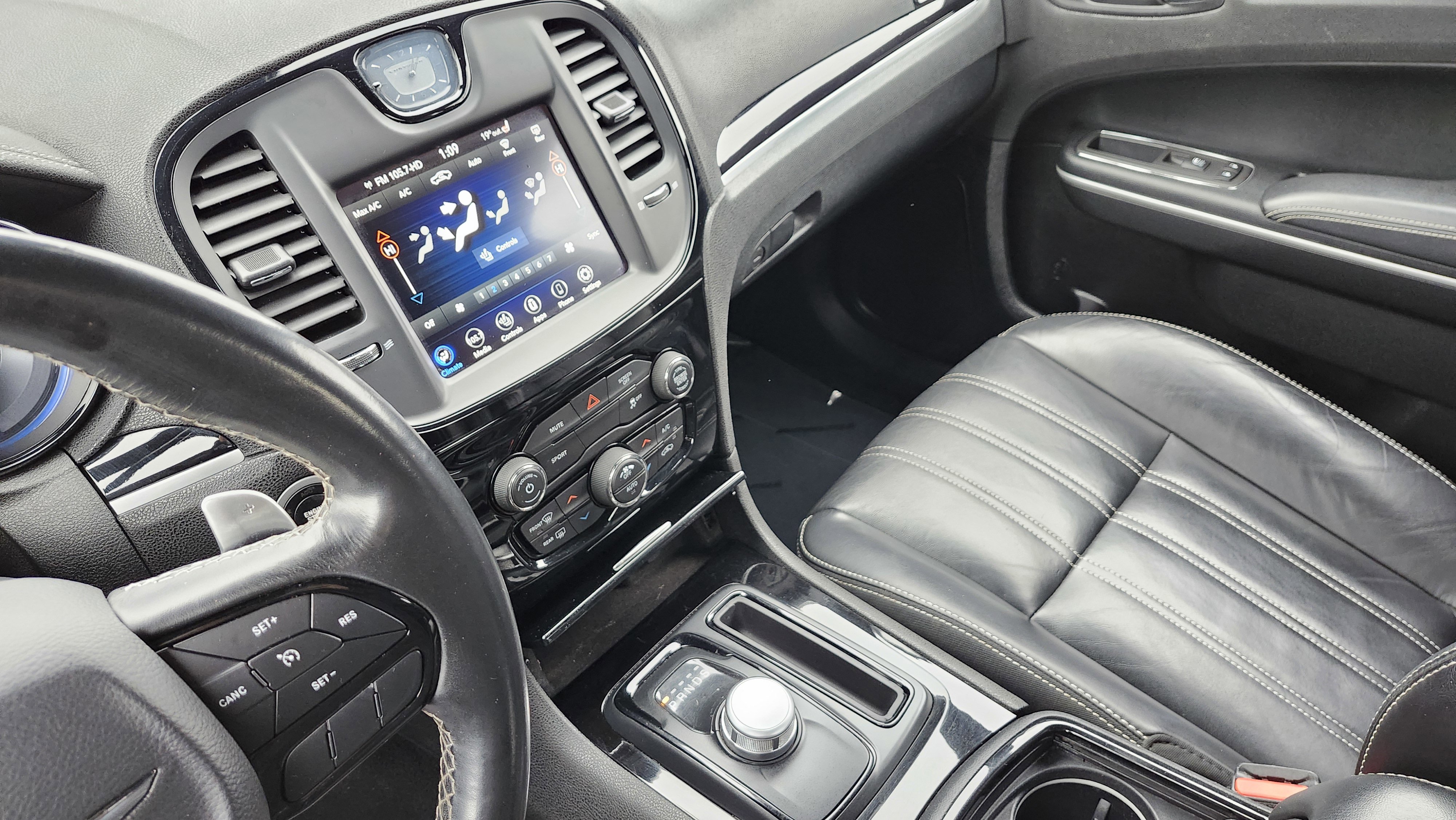 Used 2020 Chrysler 300 S image 30