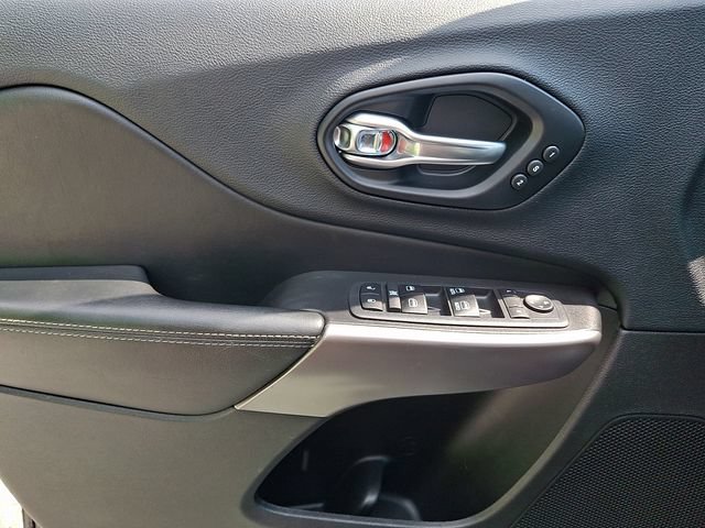 Used 2019 Jeep Cherokee Limited AWD/4WD image 12