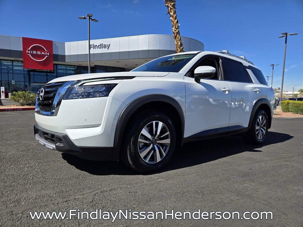 Used 2025 Nissan Pathfinder SL image 2