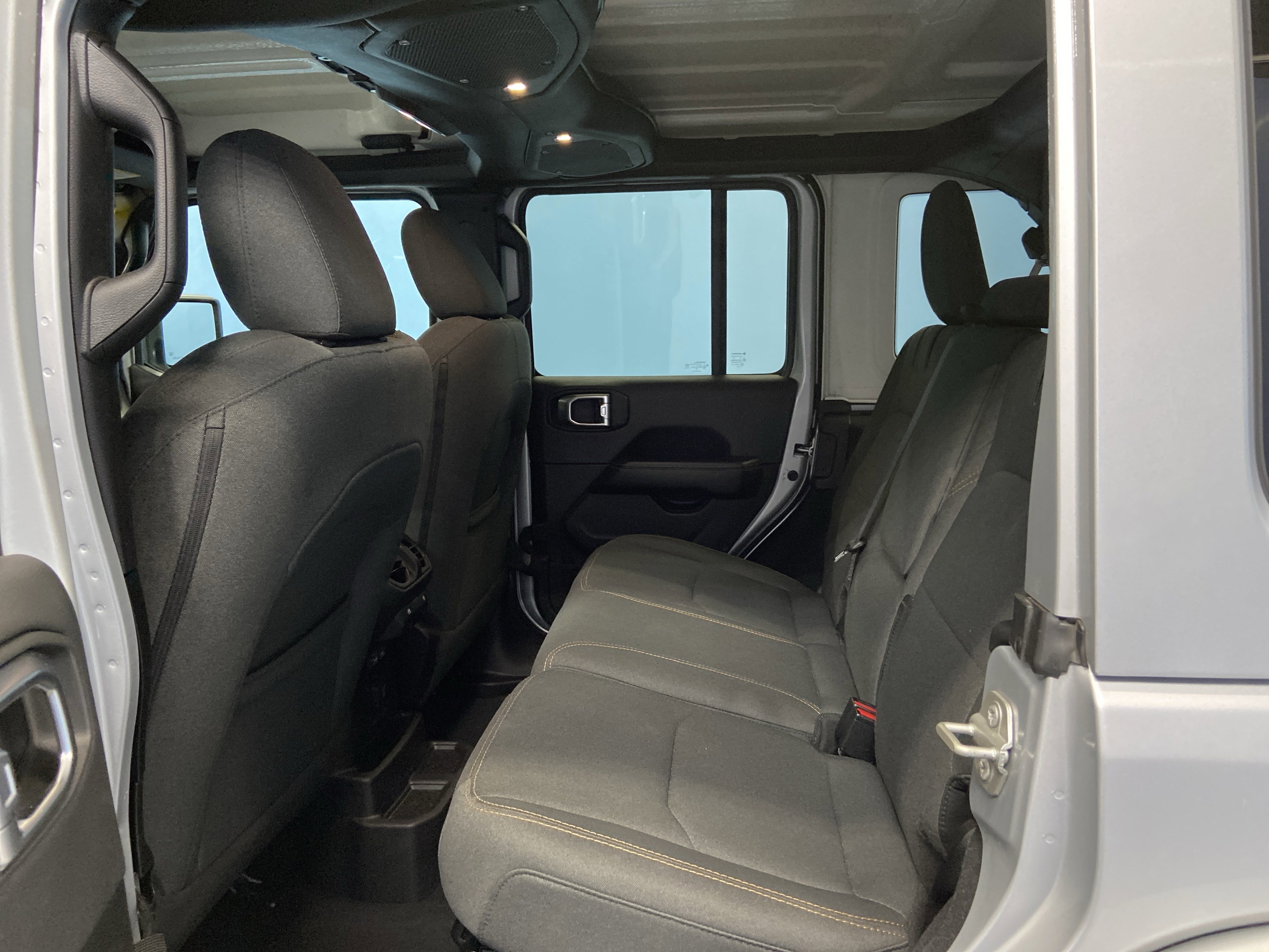 Used 2024 Jeep Wrangler Sahara image 26