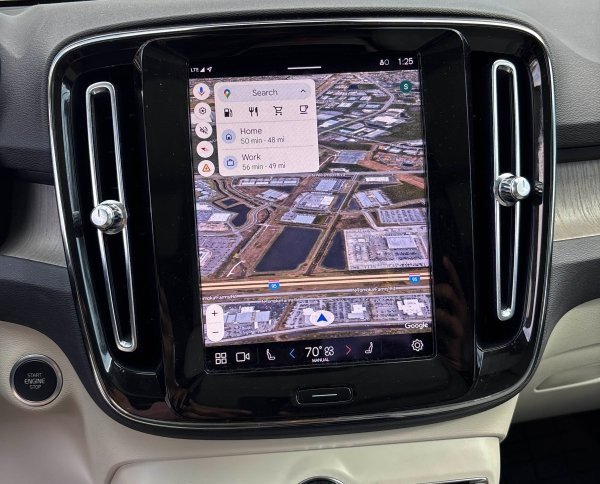 Certified 2023 Volvo XC40 B5 Plus w/ Driver Assist Package image 17