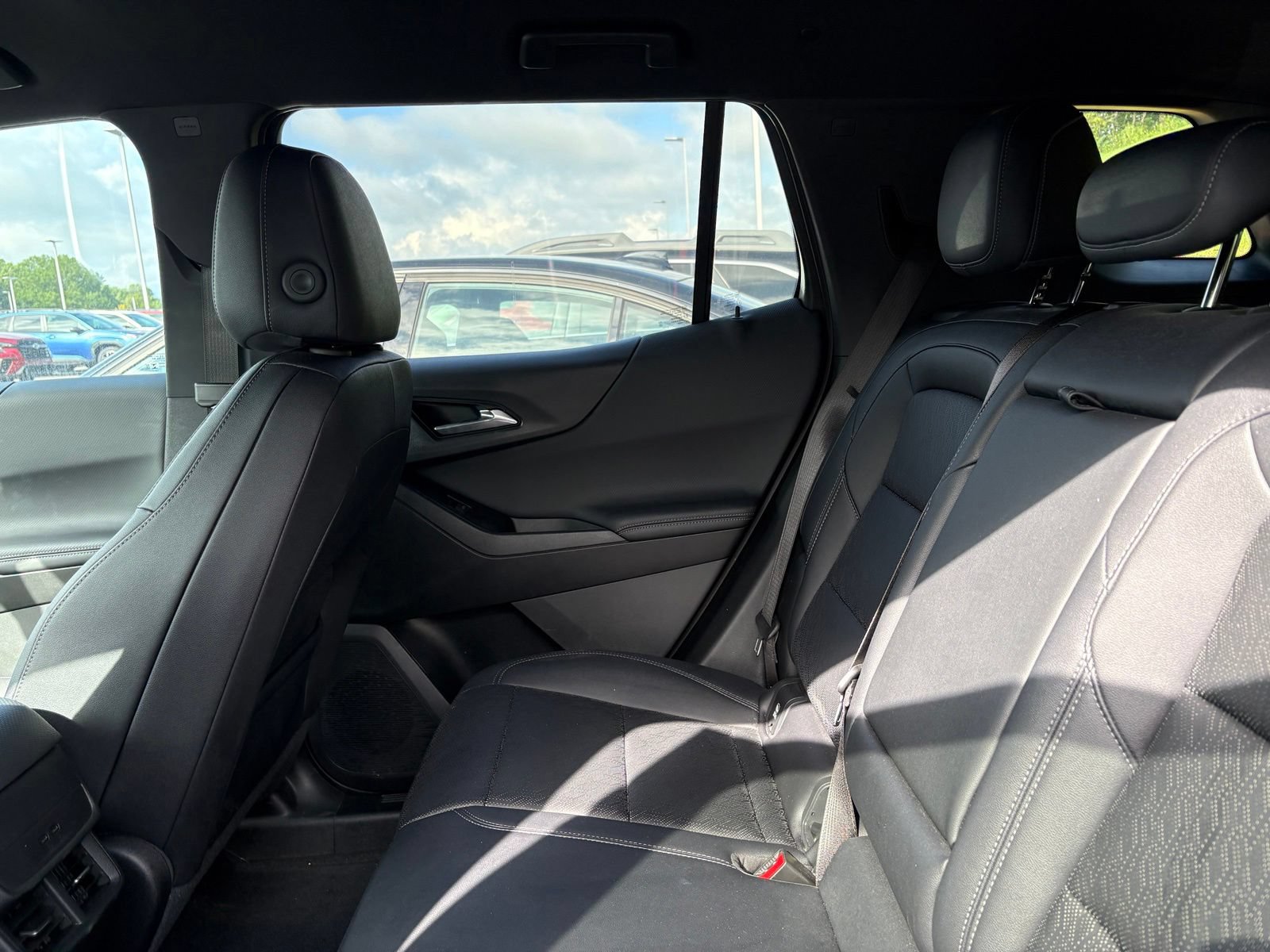 Used 2025 Chevrolet Equinox LT w/ Convenience Package II AWD/4WD image 8