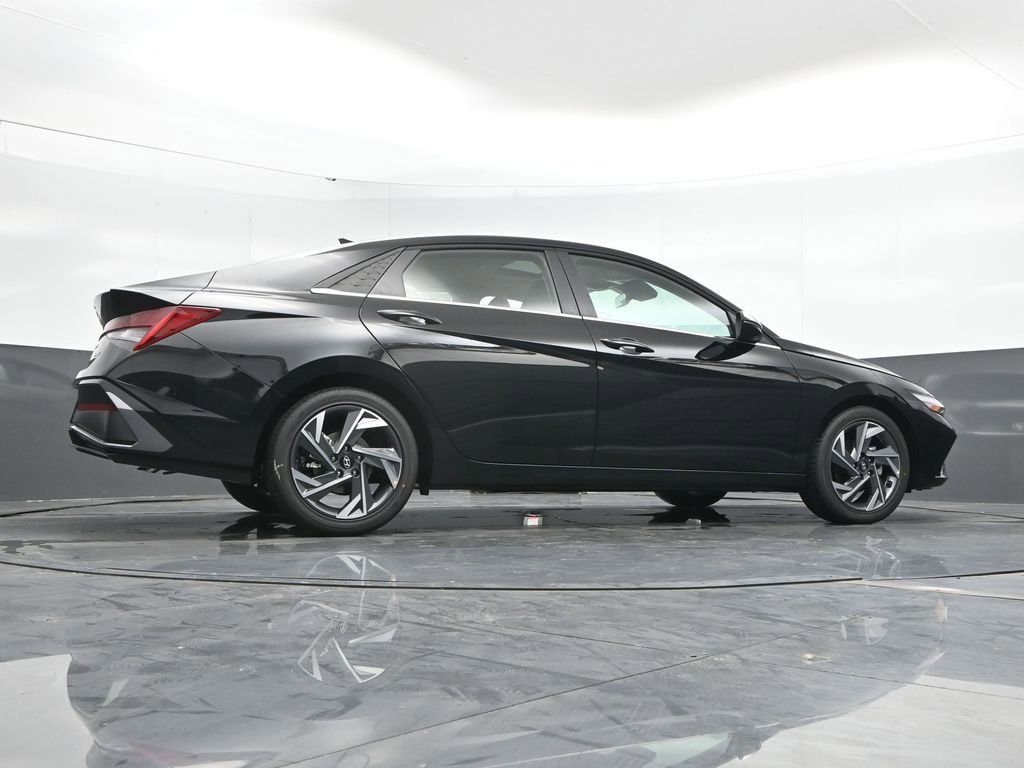 New 2025 Hyundai Elantra Limited image 47