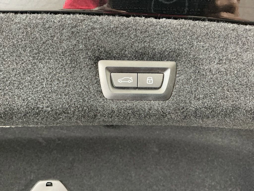 Certified 2023 BMW 740i image 31