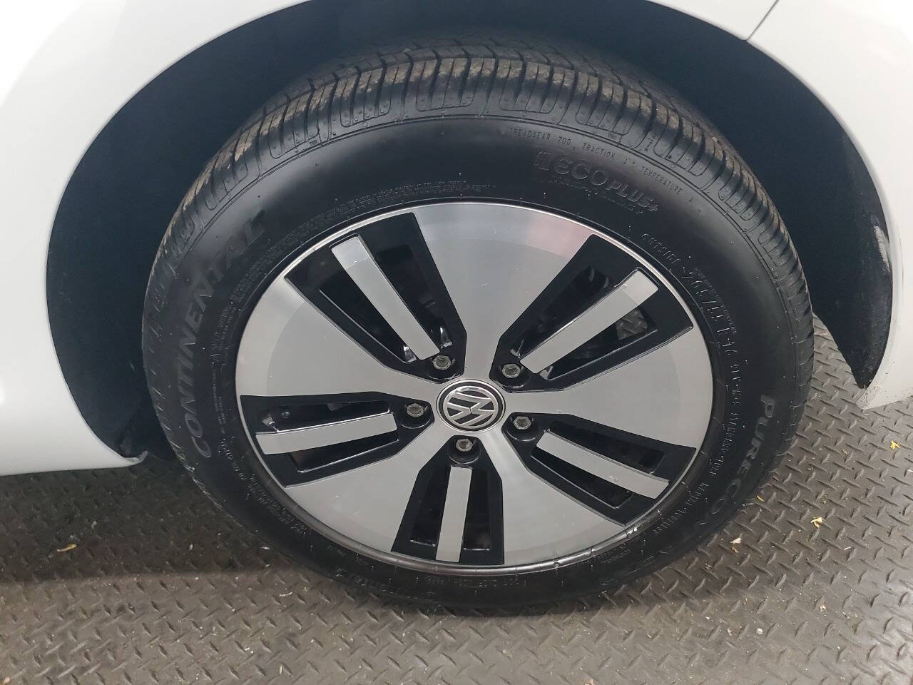 Used 2017 Volkswagen e-Golf SEL Premium FWD image 22