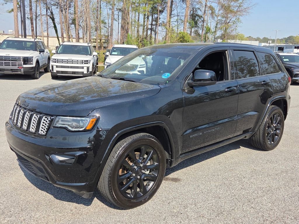 Used 2021 Jeep Grand Cherokee Laredo X image 3
