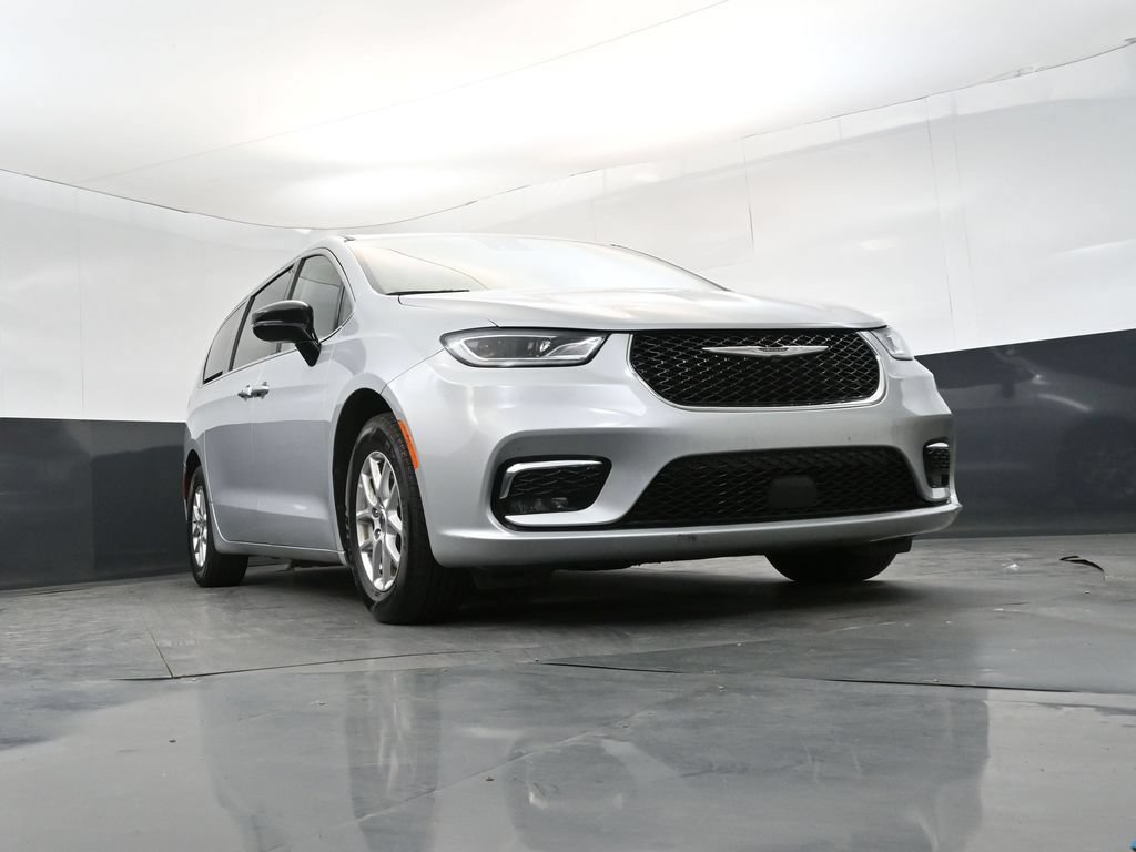 Used 2024 Chrysler Pacifica Touring-L FWD image 25