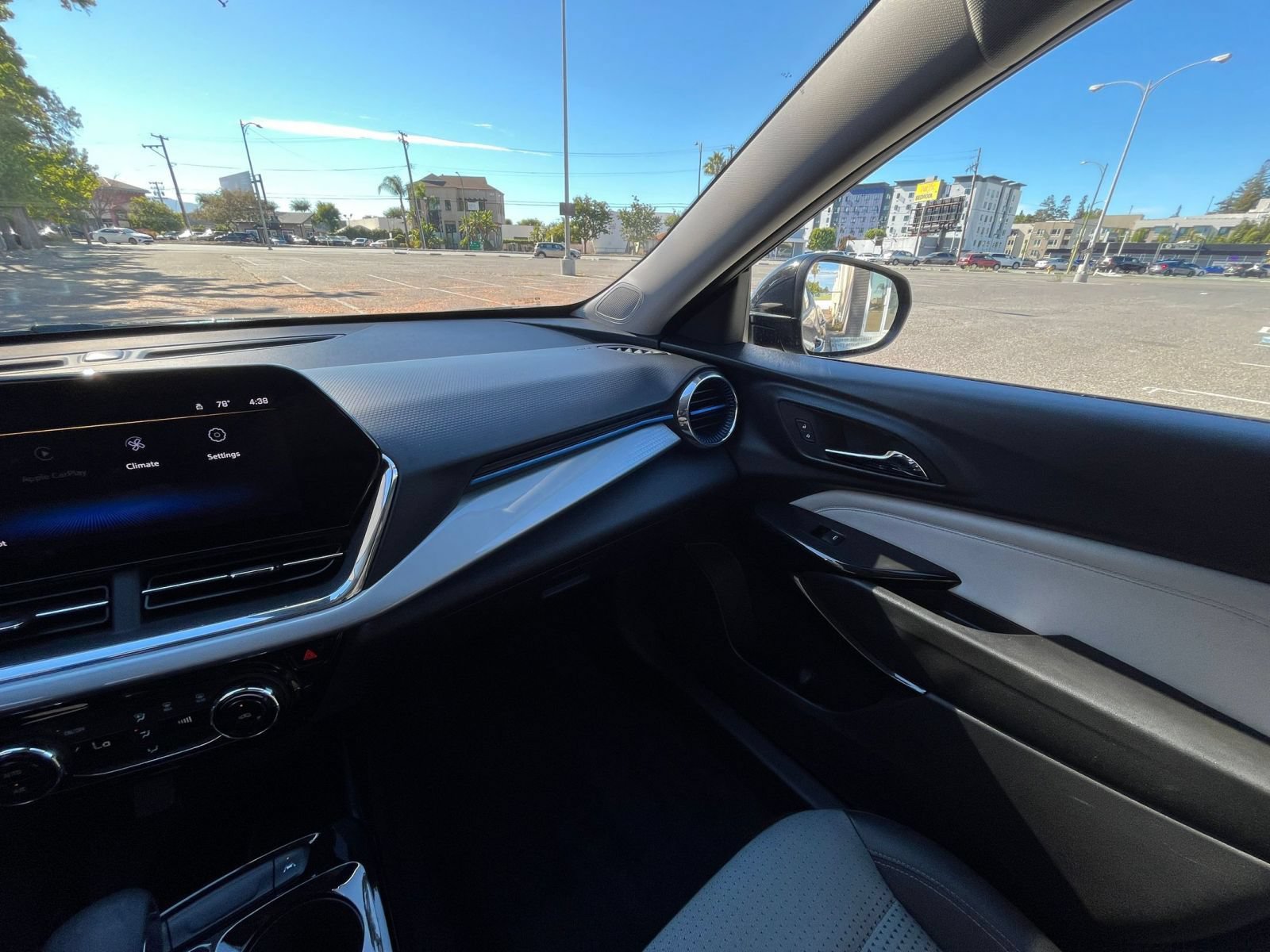 Used 2025 Chevrolet Trax LT FWD image 33