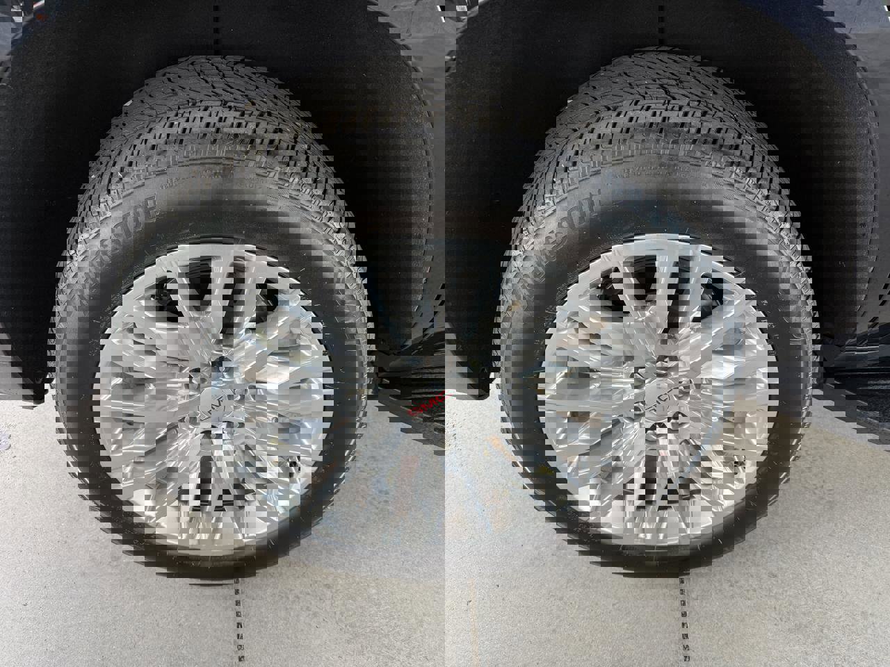 Used 2024 GMC Yukon SLT w/ SLT Luxury Package image 50