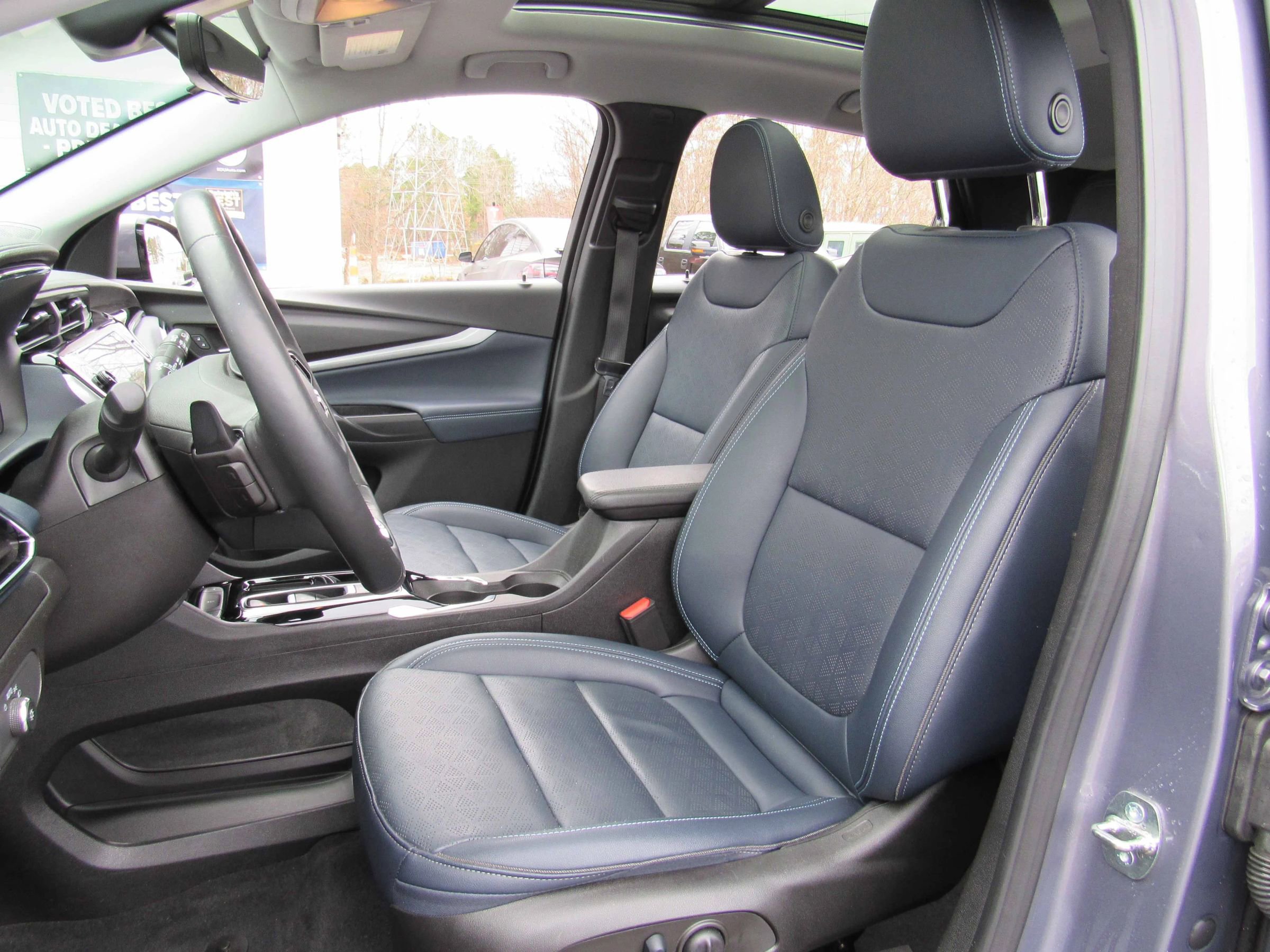 Used 2023 Chevrolet Bolt EUV Premier w/ Sun & Sound Package image 2