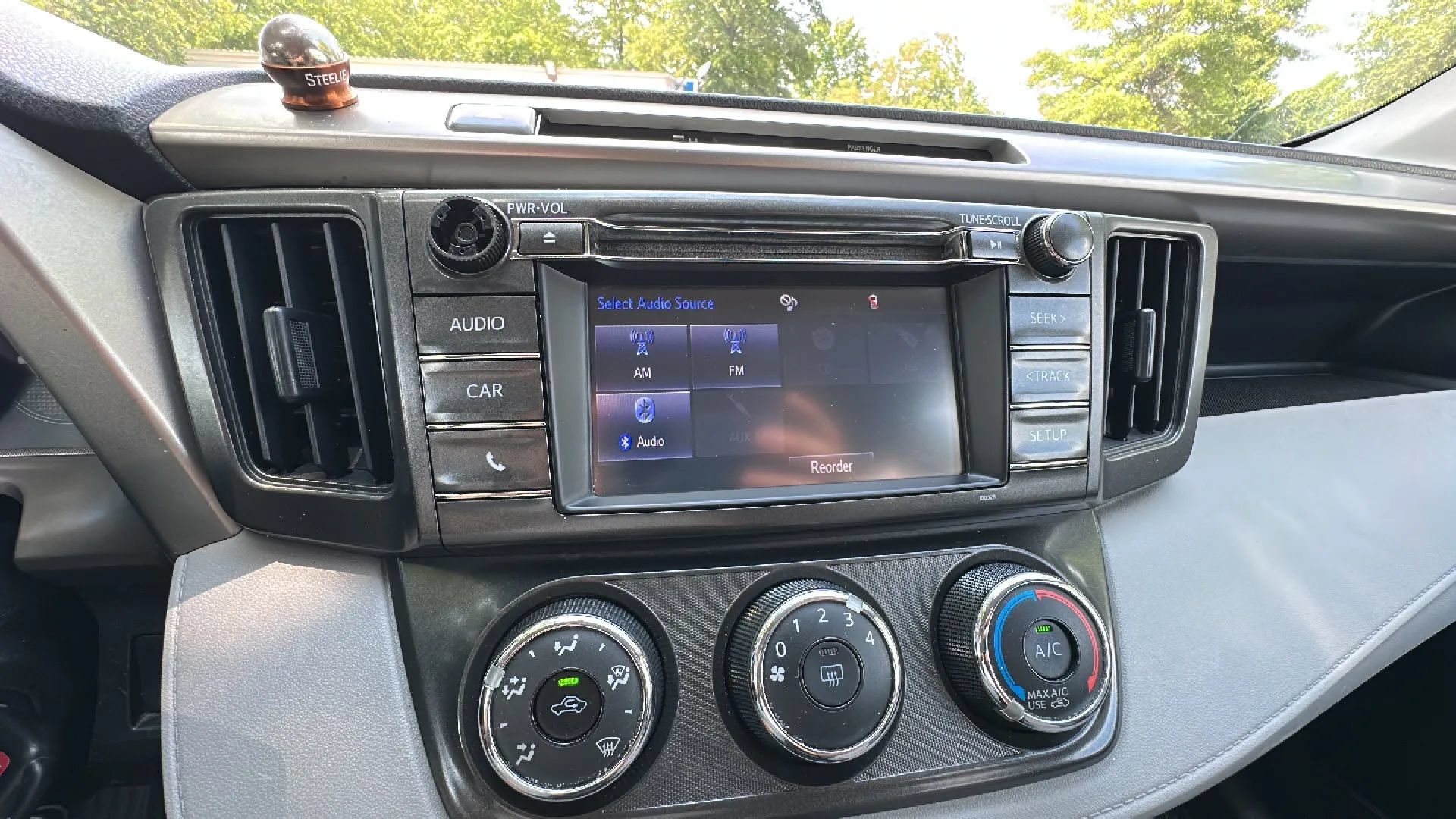 Used 2015 Toyota RAV4 LE AWD/4WD image 12