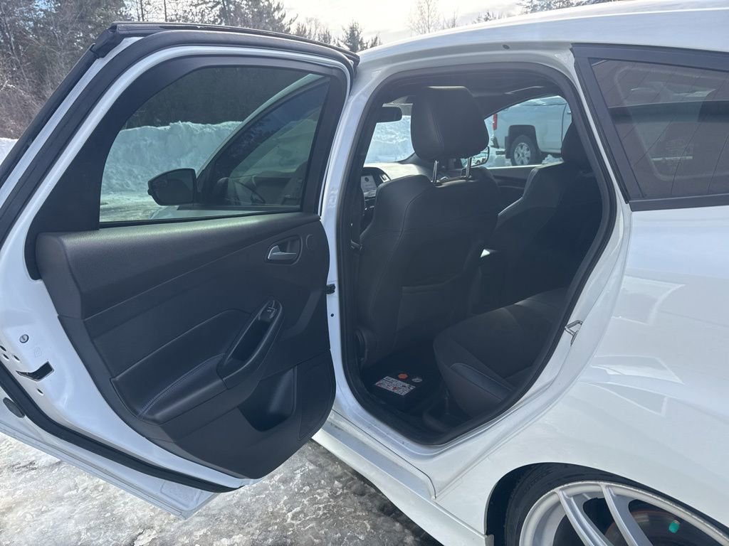 Used 2017 Ford Focus RS AWD/4WD image 27