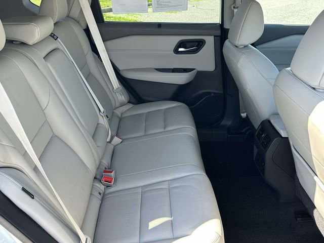 Used 2023 Nissan Rogue SL w/ SL Premium Package image 10